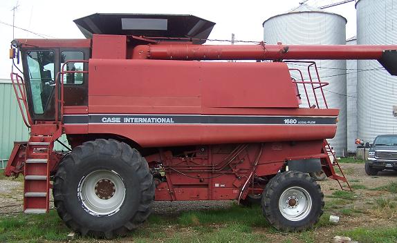 Case IH 1680 Combine