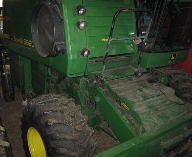 John Deere 6620 sidehill combine