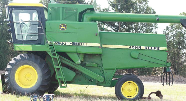 John Deere 7720 Combine