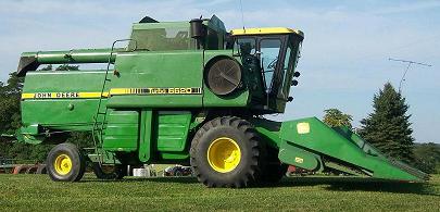 John Deere 6620 Combine