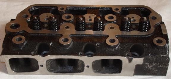 John Deere
                          1050 Cylinder Head